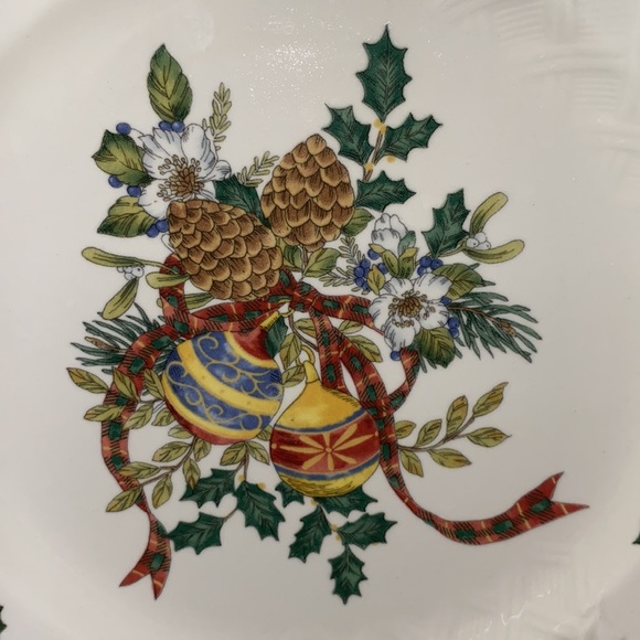 Christmas Plate by Mikasa - Picture 4 of 6